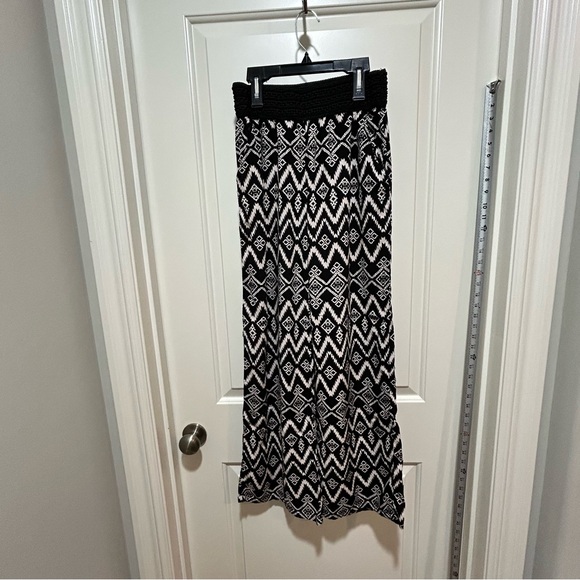 Joe B by Joe Benbasset women’s size M Black and White Patterned pants. Wide leg - Picture 1 of 6